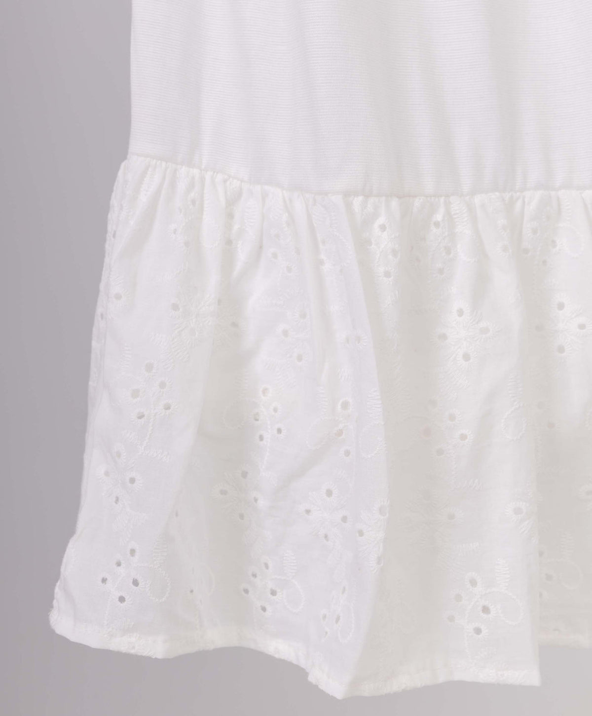 White Ruffle – 1004