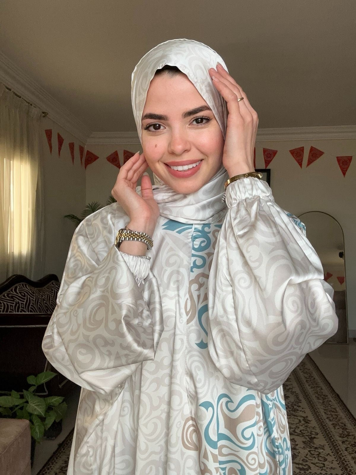 Satin Isdal – Patterns - Ivory Teal Swirl – 2018